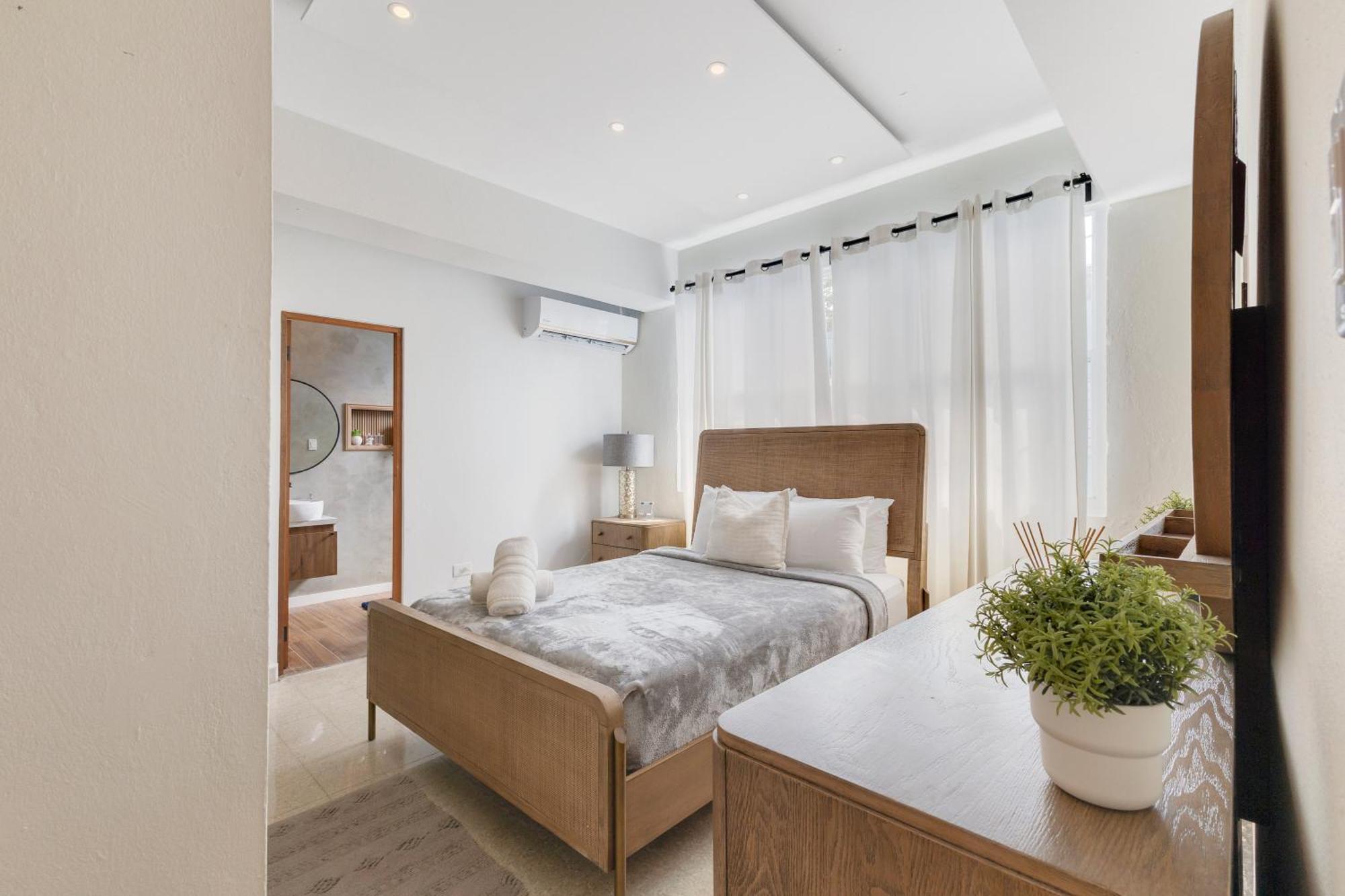 Villa Amazing Group Near Beach, Nightlife For 18 *