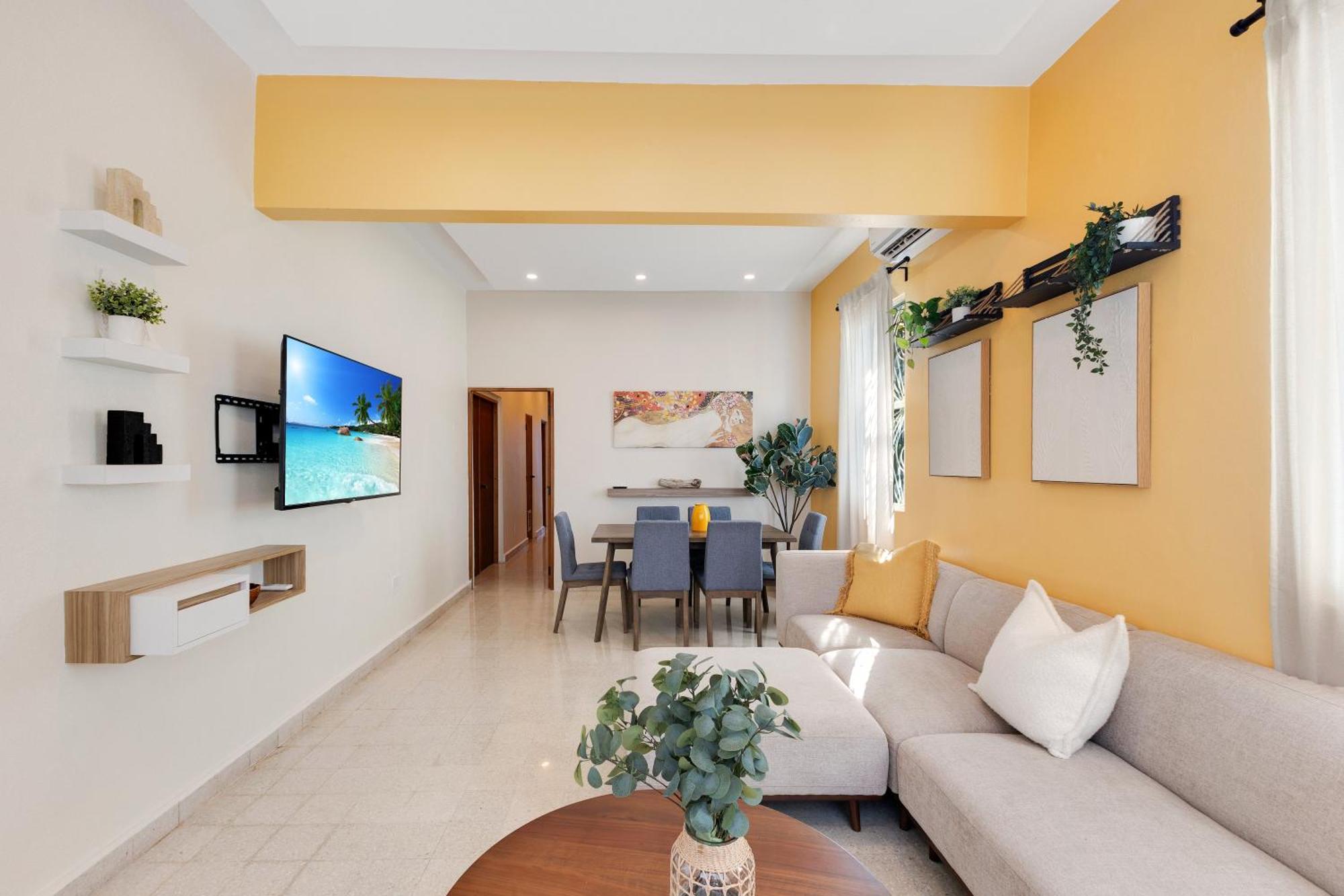 Amazing Group Near Beach, Nightlife For 18 *