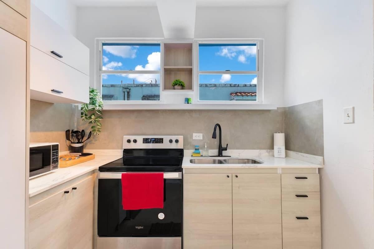 Amazing Group Near Beach, Nightlife For 18 *