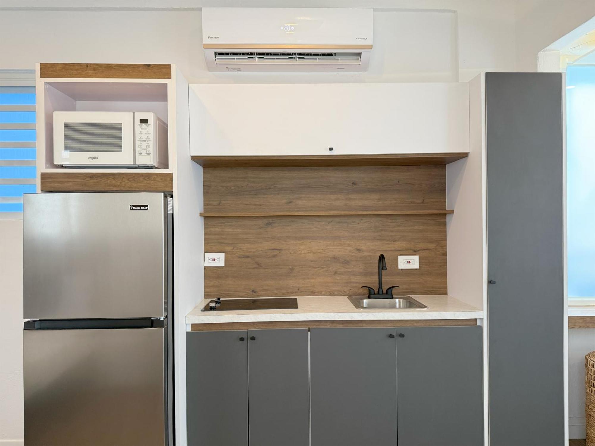 Amazing Group Near Beach, Nightlife For 18