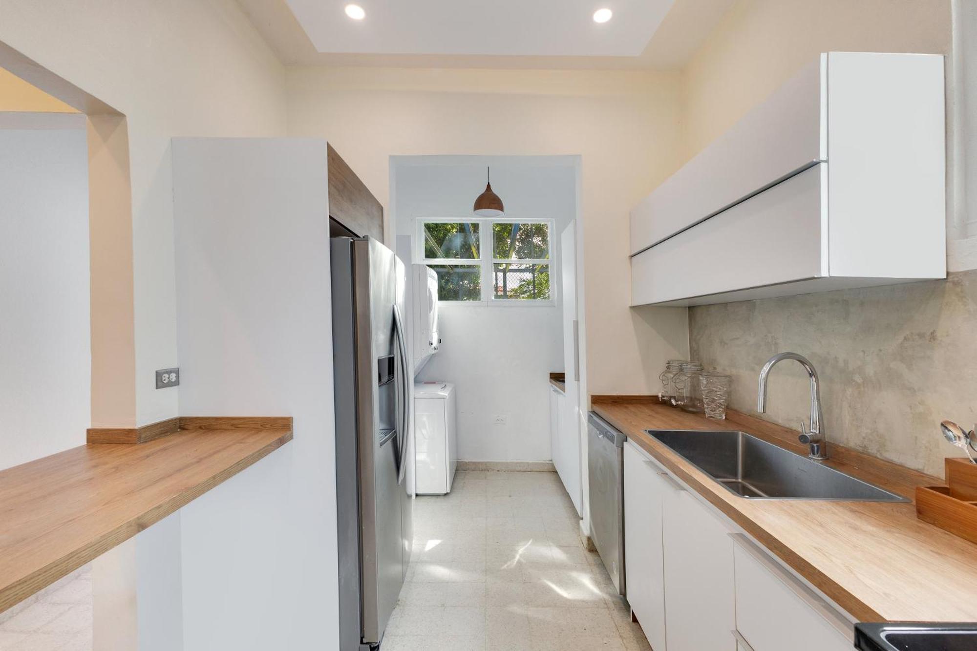 Villa Amazing Group Near Beach, Nightlife For 18 *