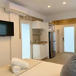 Amazing Group Home Near Beach, Nightlife For 18