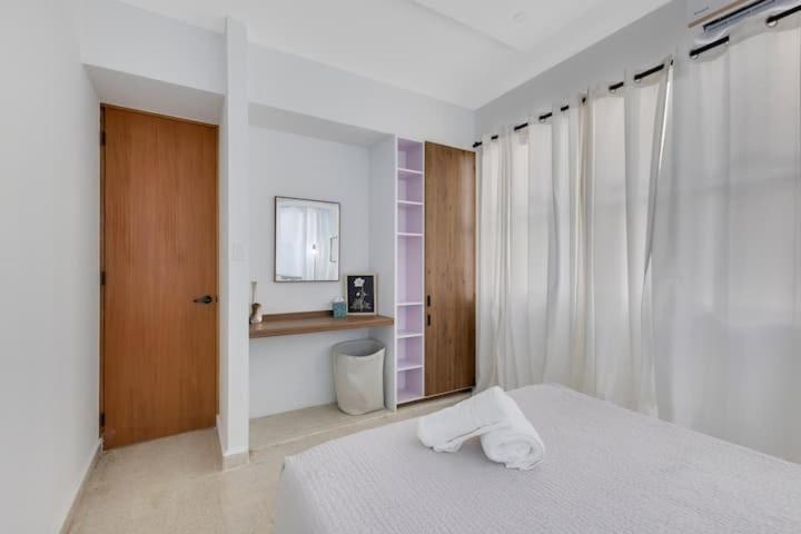 Amazing Group Near Beach, Nightlife For 18 Villa