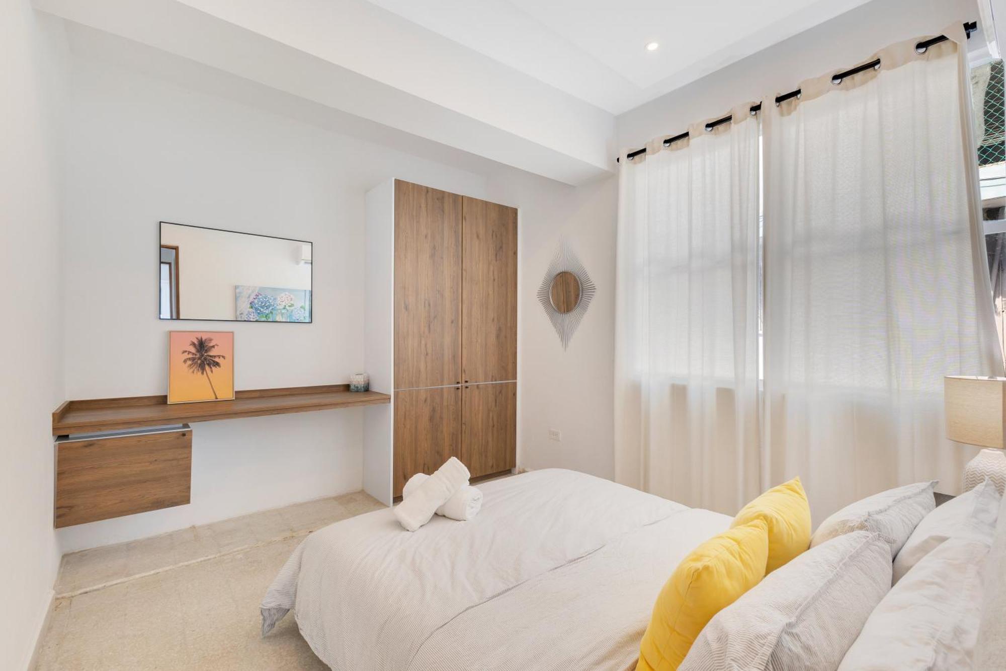 Amazing Group Near Beach, Nightlife For 18