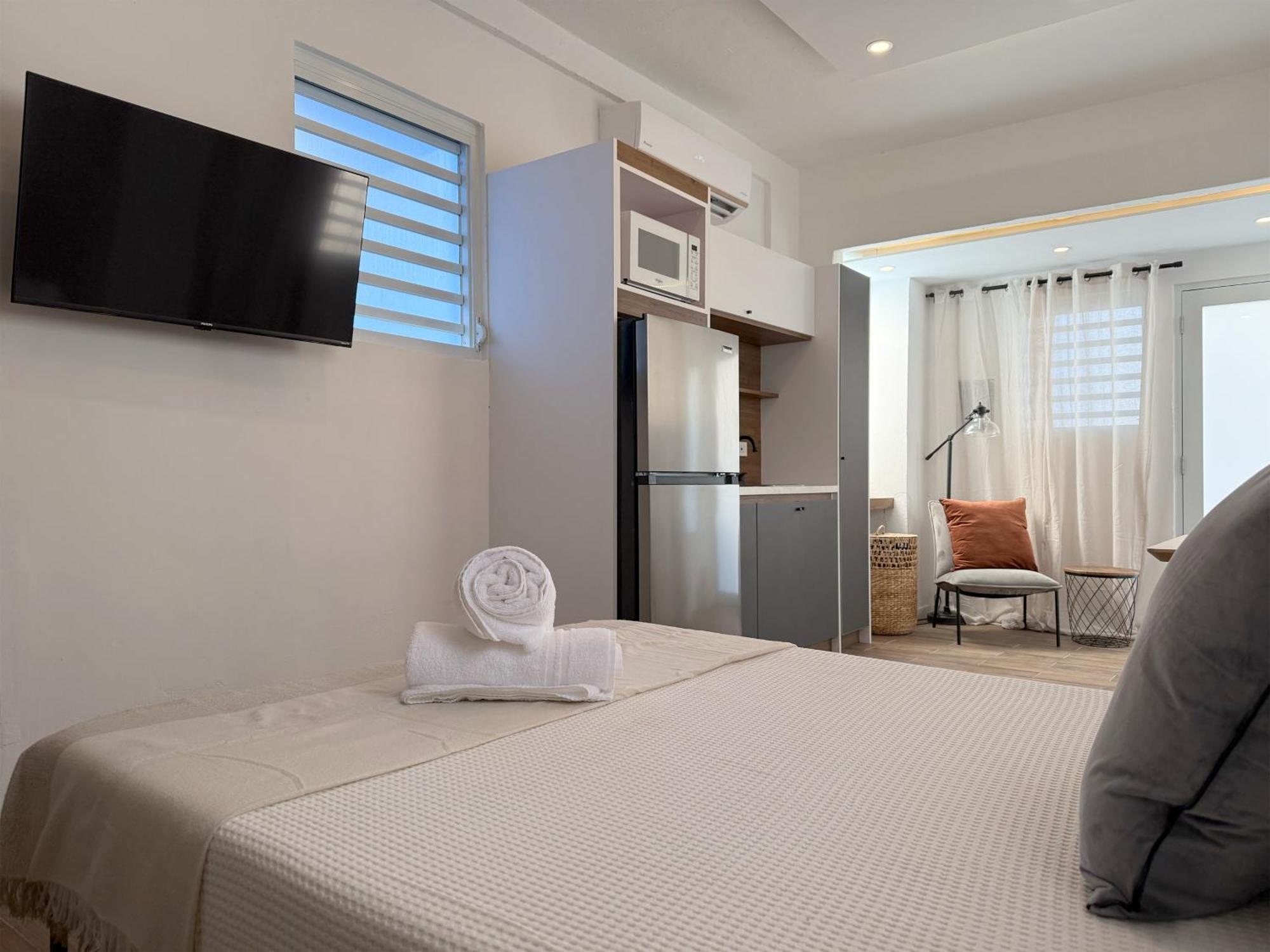 Amazing Group Near Beach, Nightlife For 18 San Juan