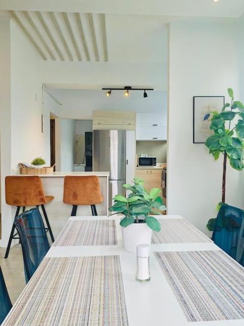 Amazing Group Near Beach, Nightlife For 18