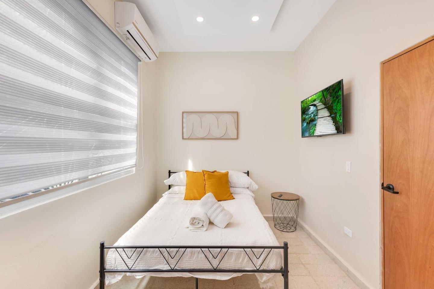 Villa Amazing Group Near Beach, Nightlife For 18