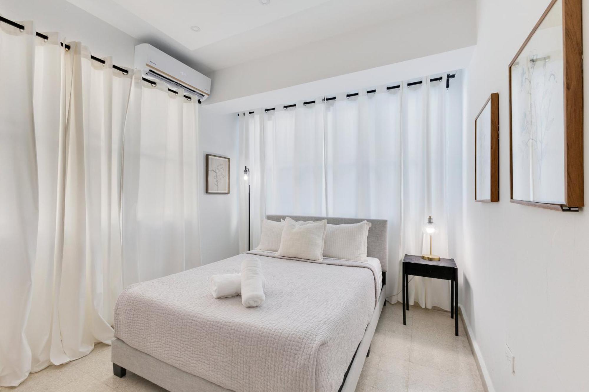 Amazing Group Near Beach, Nightlife For 18 *